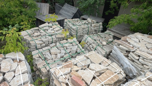 Гранитный плитняк галтованный для мощения купить в Черкесскк