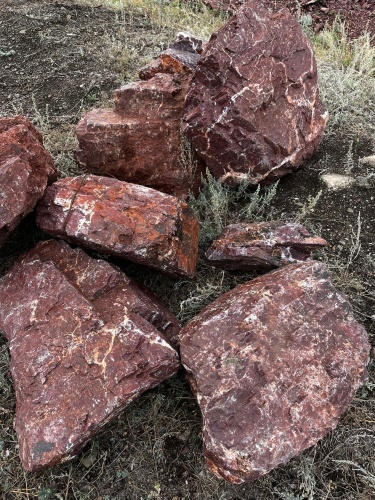 Ландшафтные глыбы красно-фиолетовые 200-1000 килограмм купить в Черкесскк