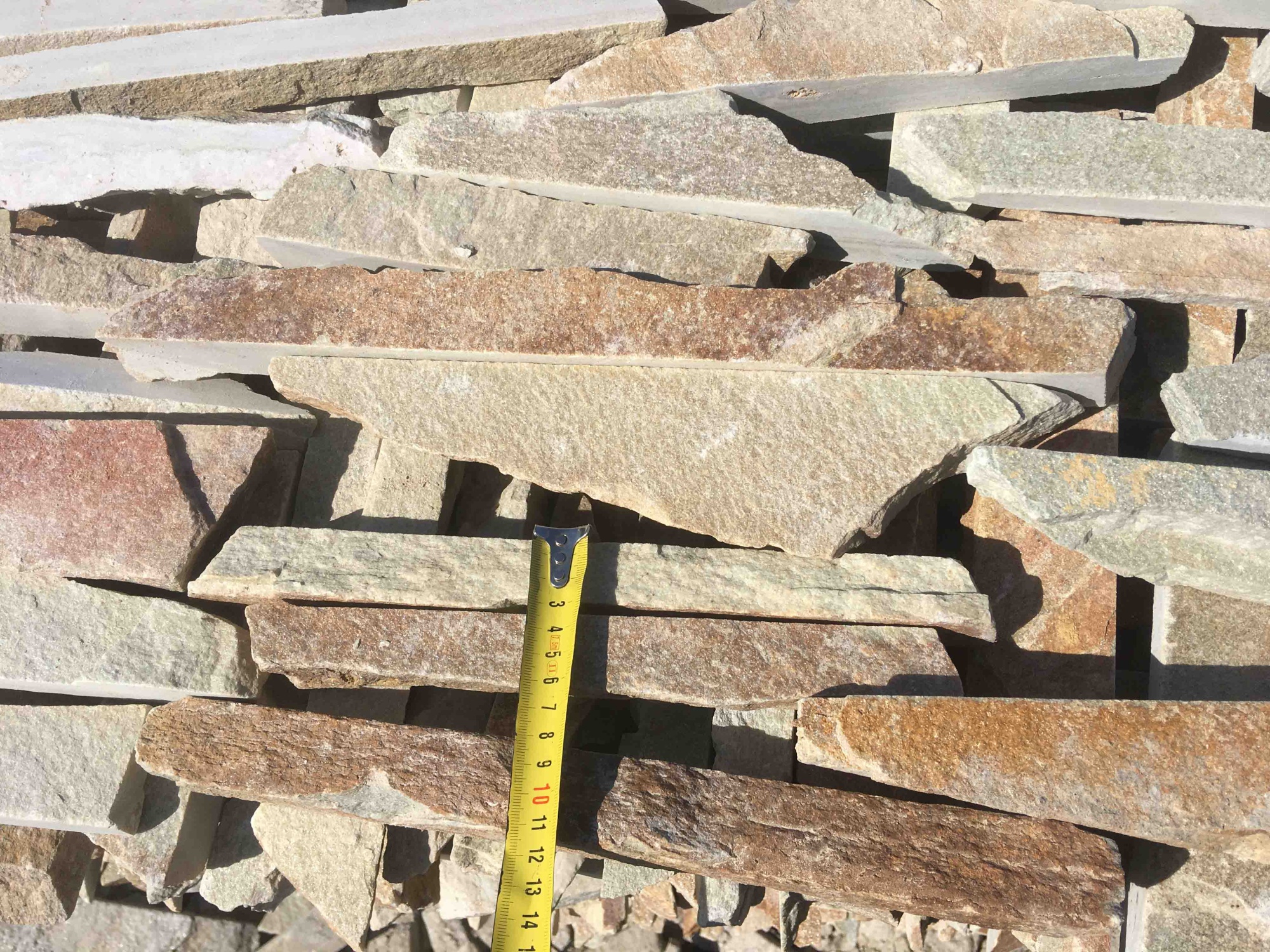 Горбушка златолит золотистый для облицовки купить в Черкесскк