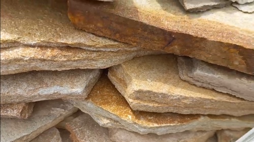 Плитняк златолит жёлтый золотистый для отмостки купить в Черкесскк