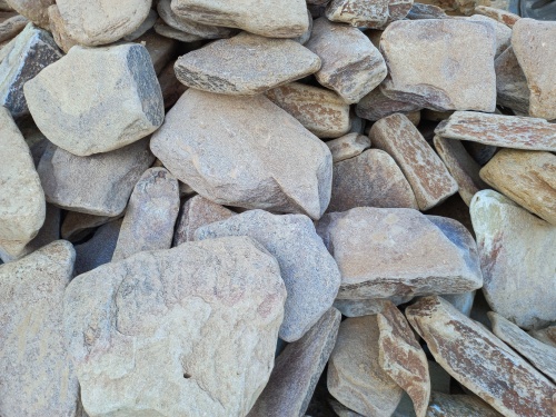 Златолит жёлтый, жёлто-зелёный глыбки и валуны для ланшафтного дизайна купить в Черкесскк