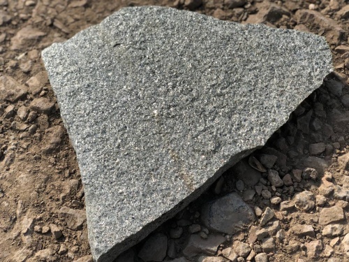 Плитняк златолит Уральский для цоколя, отмостки купить в Черкесскк