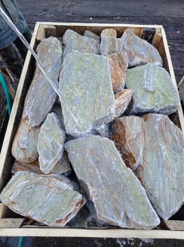Златолит жёлтый, жёлто-зелёный глыбки и валуны для ланшафтного дизайна купить в Черкесскк