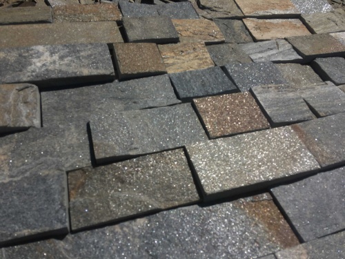 Плитка пилёная златолит Уральский для цоколя, отмостки купить в Черкесскк