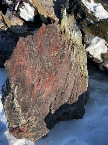 Ландшафтные глыбы красно-фиолетовые 200-1000 килограмм купить в Черкесскк