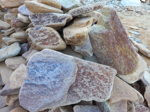 Златолит жёлтый, жёлто-зелёный глыбки и валуны для ланшафтного дизайна купить в Черкесскк