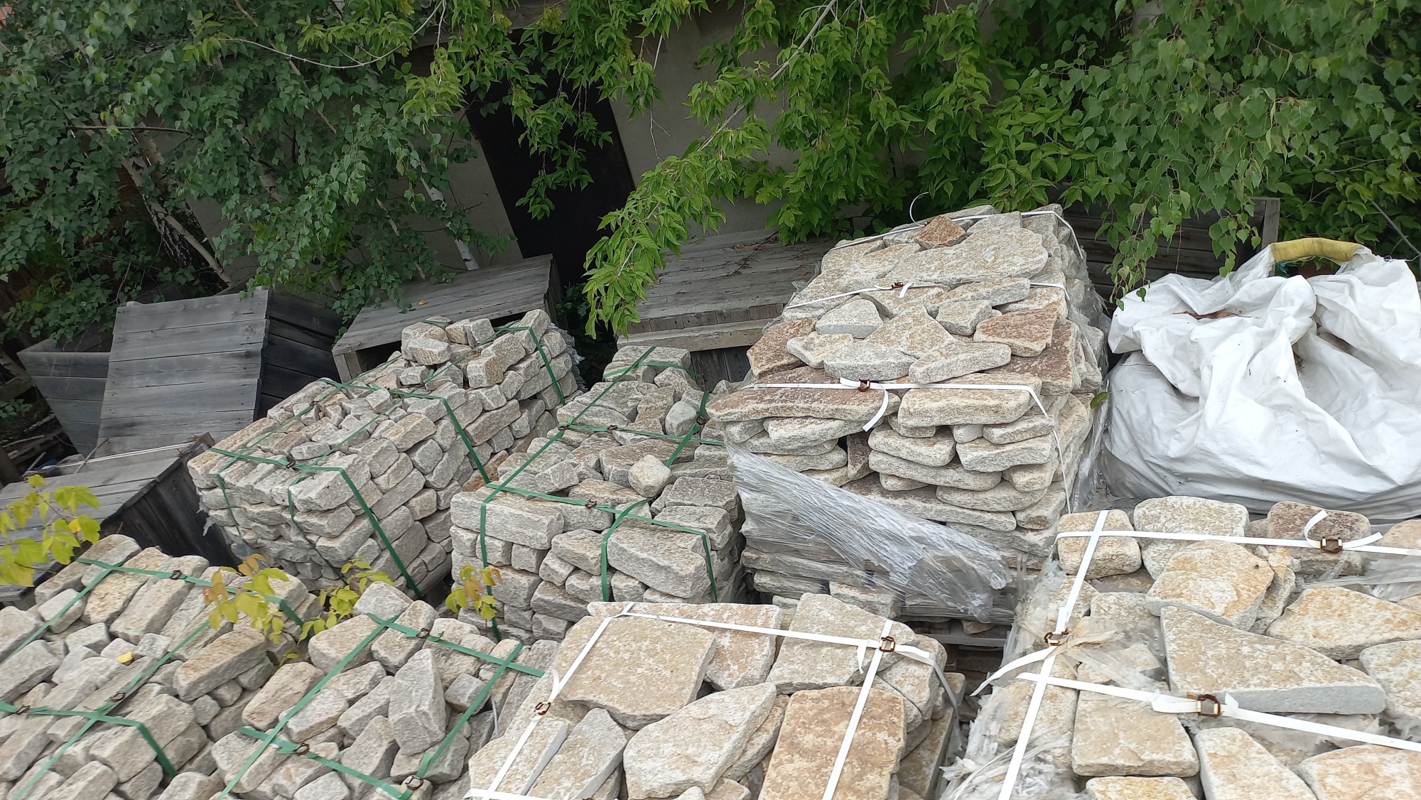 Плитняк гранитный галтованный купить в Черкесскк