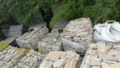 Гранитный плитняк галтованный для мощения купить в Черкесскк