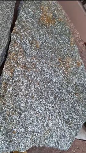 Плитняк златолит серебристый для цоколя, отмостки купить в Черкесскк