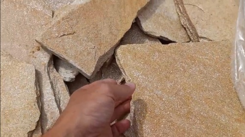 Плитняк златолит жёлтый золотистый для отмостки купить в Черкесскк