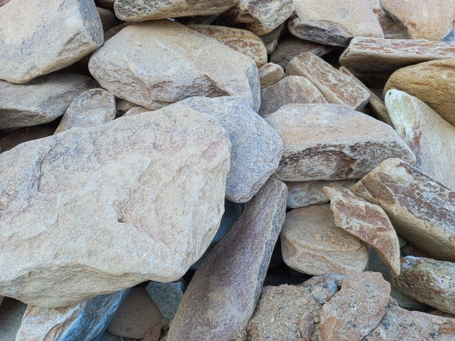 Златолит жёлтый, жёлто-зелёный глыбки и валуны для ланшафтного дизайна купить в Черкесскк