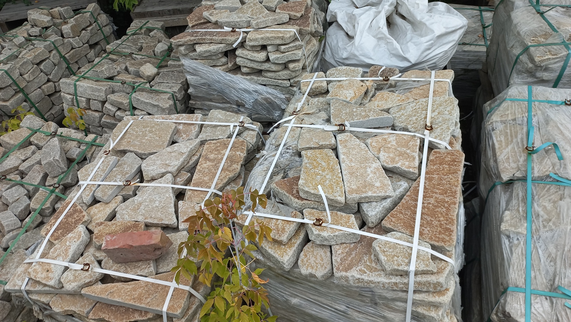 Плитняк гранитный галтованный купить в Черкесскк