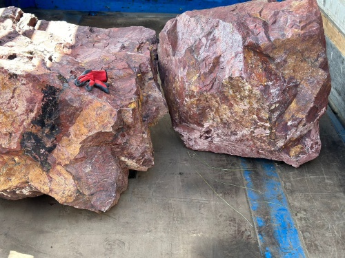 Ландшафтные глыбы красно-фиолетовые 200-1000 килограмм купить в Черкесскк
