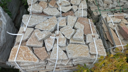 Гранитный плитняк галтованный для парковки купить в Черкесскк