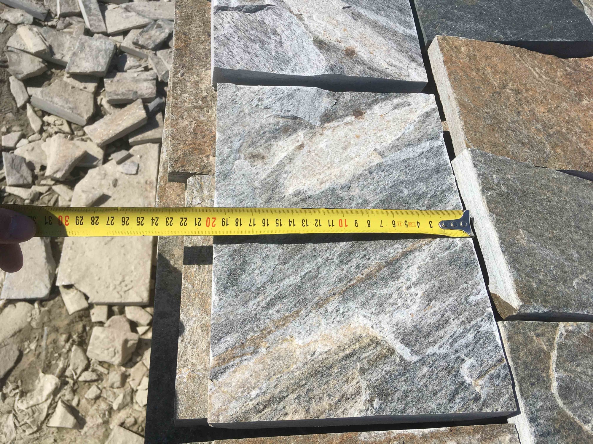 Плитка пилёная златолит Уральский для цоколя, отмостки купить в Черкесскк