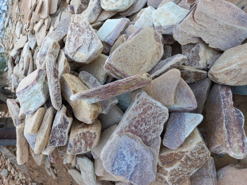 Златолит жёлтый, жёлто-зелёный глыбки и валуны для ланшафтного дизайна купить в Черкесскк