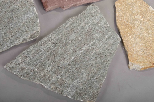 Плитняк златолит Уральский для цоколя, отмостки купить в Черкесскк