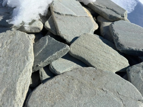 Плитняк златолит зелёный галтованный для фасада купить в Черкесскк