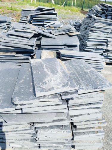 чёрная плитка из камня