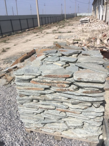 Златолит серебристый галтованный для лестниц купить в Черкесскк