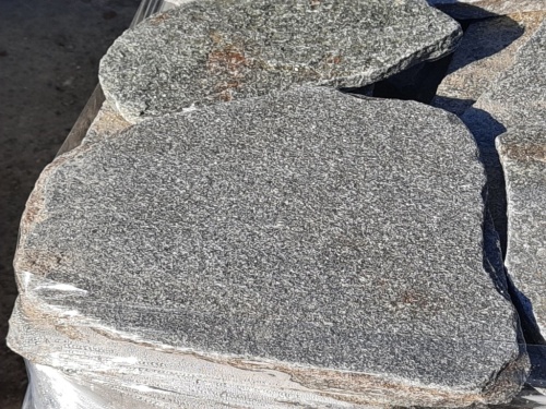 Златолит серебристый галтованный для лестниц купить в Черкесскк