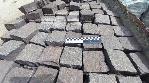 Лемезит колотая брусчатка 10 * 10 см. для парковки купить в Черкесскк