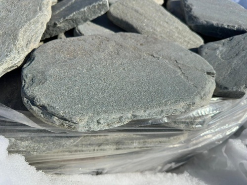 Плитняк златолит зелёный галтованный для мощения на бетон купить в Черкесскк